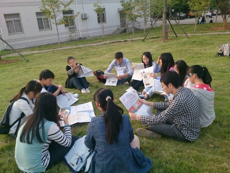英国上市公司官网3652012级党支部学习贯彻十八届四中全会精神