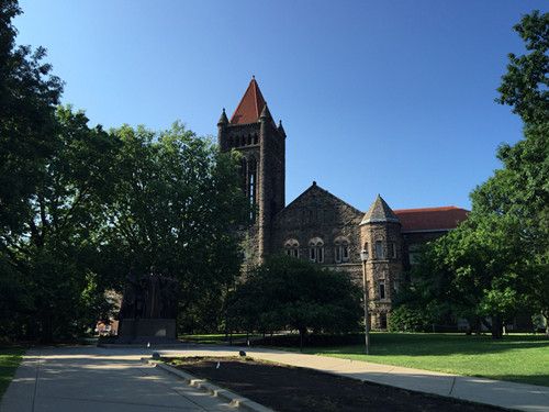UIUC香槟那些事儿 英国365官网5名本科生就读UIUC硕士
