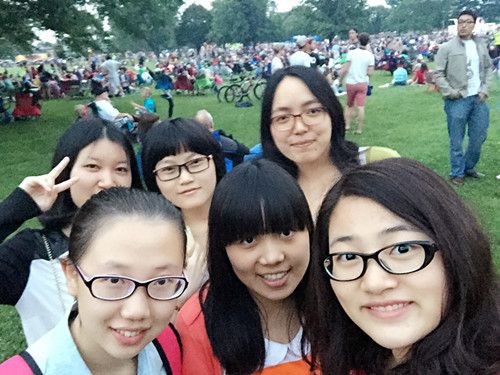 UIUC香槟那些事儿 英国365官网5名本科生就读UIUC硕士