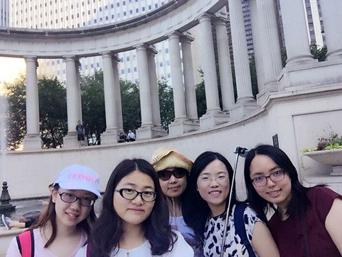 UIUC香槟那些事儿 英国365官网5名本科生就读UIUC硕士