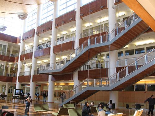 UIUC香槟那些事儿 英国365官网5名本科生就读UIUC硕士