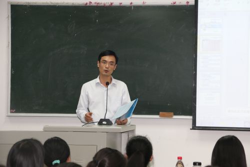 英国365官网举办2015级国际班新生专业介绍会