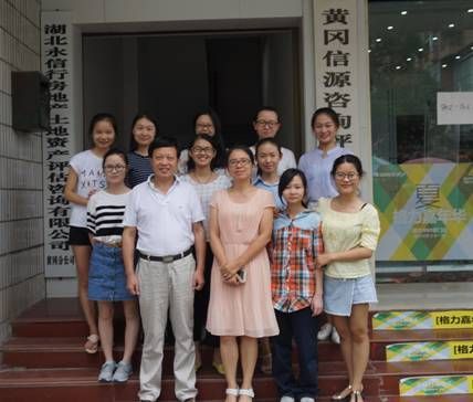 英国365官网学子暑期黄冈集中实习圆满结束