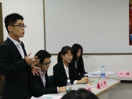 英国上市公司官网365举行會萃堂“求是杯”辩论赛