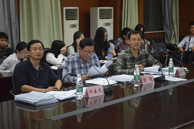 英国上市公司官网365举办2013年大学生创新创业训练计划项目中期检查答辩会
