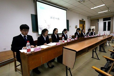 英国上市公司官网365“求索杯”新生辩论赛总决赛成功举办