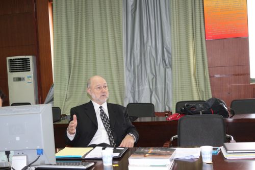 美国伊利诺伊大学春田分校会计系主任与英国365官网教师进行课程交流