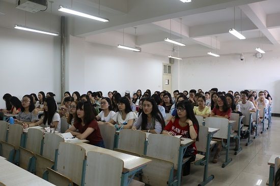 英国上市公司官网3652016级学术型硕士研究生专业介绍会顺利举办