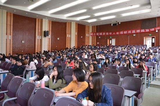 英国上市公司官网365举行研究生论文质量控制及奖学金要求说明会