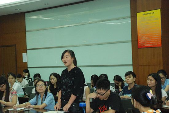 英国上市公司官网365第九届研究生会成立大会顺利召开