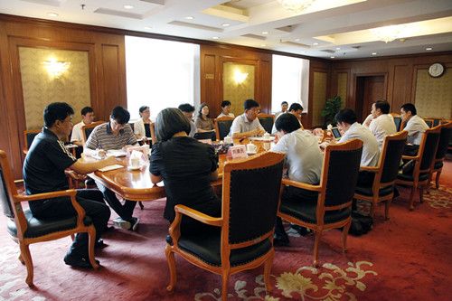 英国365官网教师应邀参加财政部座谈会