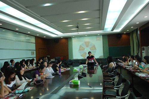 香港会计师公会来英国365官网举办专业资格课程讲座