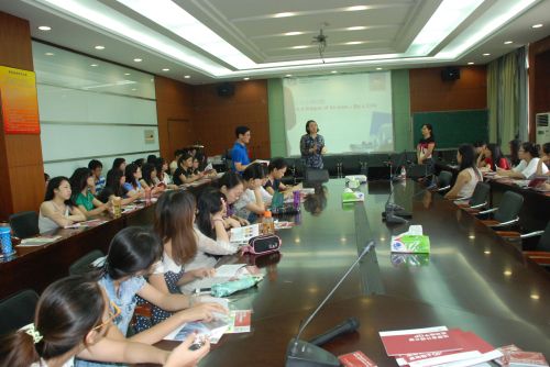 香港会计师公会来英国365官网举办专业资格课程讲座