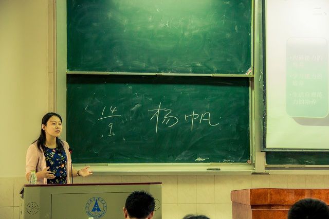 英国上市公司官网3652014级本科新生专业介绍会顺利召开